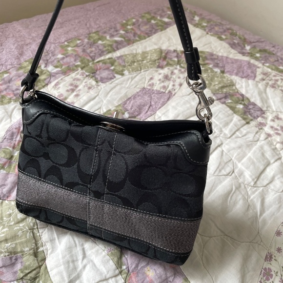 𝘊𝘰𝘢𝘤𝘩 𝘛𝘶𝘳𝘯𝘭𝘰𝘤𝘬 𝘮𝘪𝘯𝘪🖤 - Picture 5 of 6